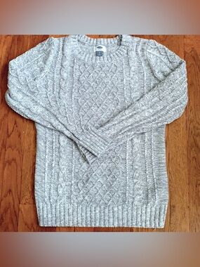 🌷Old Navy gray marled cable knit crewneck sweater. Size S.